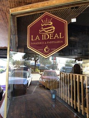 La Ideal Panderia & Pasteleria