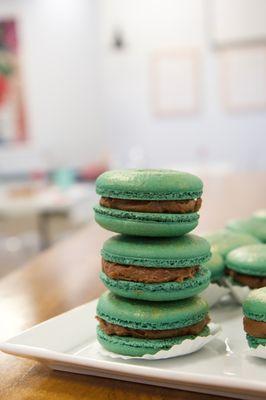 Brownie Batter-stuffed Big Macarons