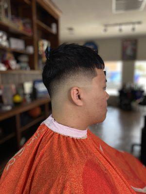 Barber: Fidel Euresti, Mid skin fade with textured crop