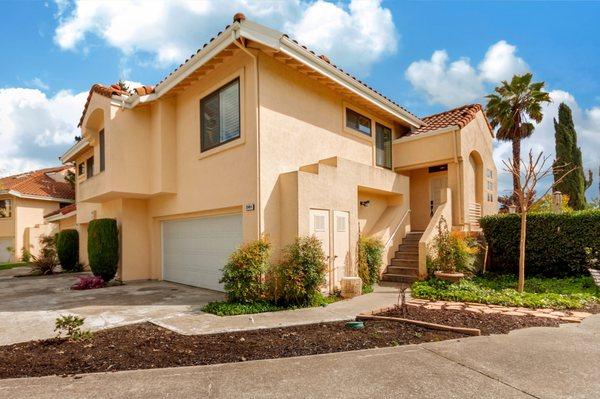 Lakemont Drive - Canyon Lakes, San Ramon