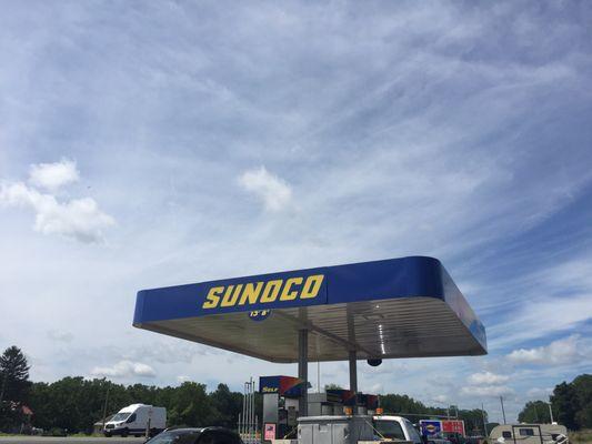 This gas station brought to you by Sunoco. (7/25/2017)