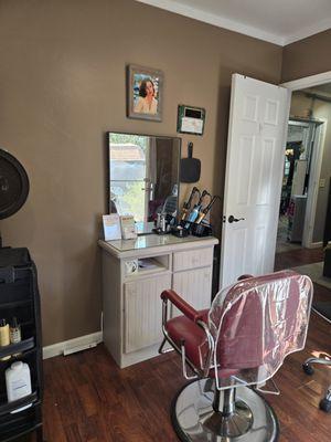 Entourage Salon