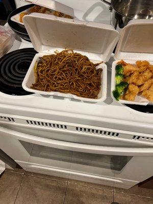 lo Mein noodles