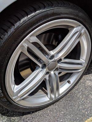 Wheel damage done by Al Paul. Refused to take responsibility. Beware.