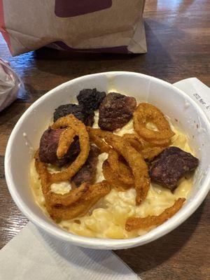 Steak bowl might be good but absolutely not worth $10!!!! 4.5 chunks of meat and a 1/4 filled bowl of Mac n cheeee! How disappointing