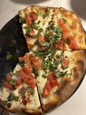 White pie pizza, tomato, fresh, garlic, mozzarella, and basil