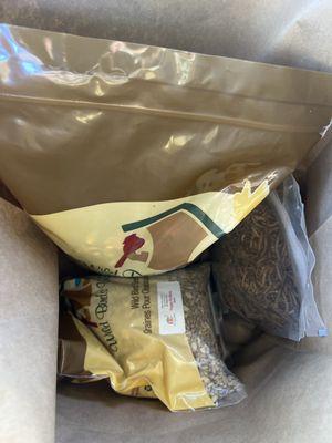 Choice plus blend,  dried mealworms, no mess blend small bag