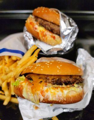 A burger this good for under 4 bucks!! Wow!!