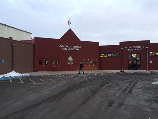 MAin entrance for both rinks