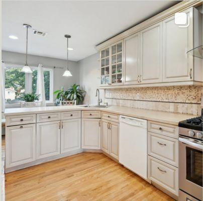 BEAUTIFUL KITCHEN ...quartz countertops