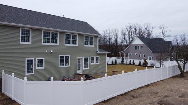 WHITE VINYL FENCE 6X8 PRIVACY.