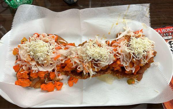 Tostones with chicken