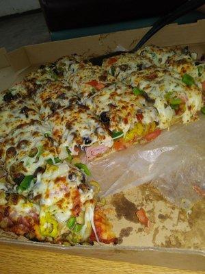 18 inch deluxe with all the toppings. Makes me weak in the knees seeing. DELICIOUS