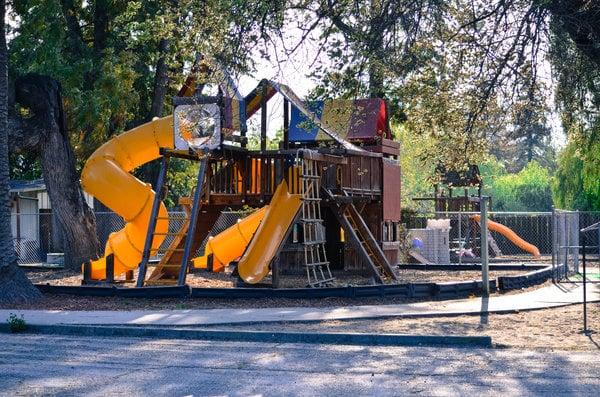 Wonderland Chinese School