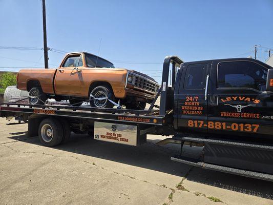 Leyva's Towing