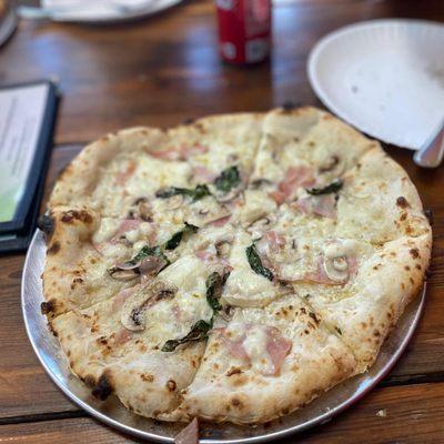 Prosciutto & Funghi- Traditional cooked Italian ham, fresh mushrooms, ricotta, mozzarella, garlic, ev olive oil, basil