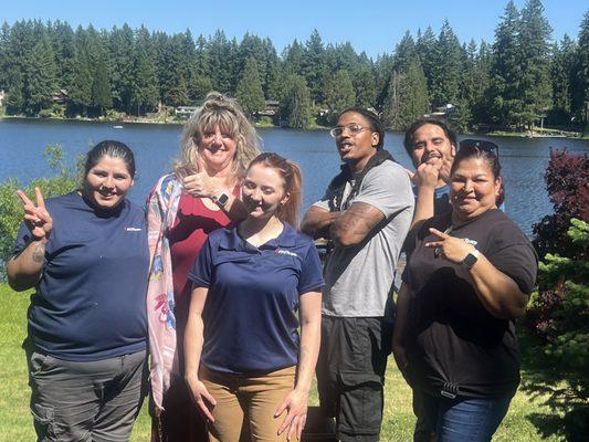 Here stands the best moving crew: Carla, Hannah, Carlo, Maria and Andres, AFTER moving us, still smiling!!