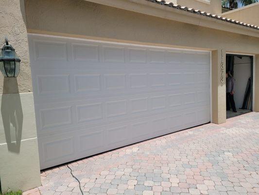 Cruz Garage Door Repair Service