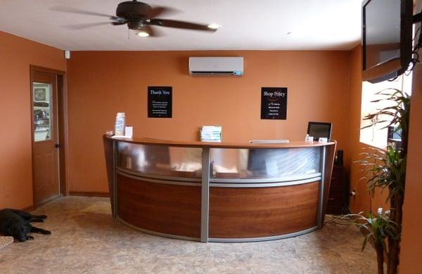 Hull's Auto Body & Marine