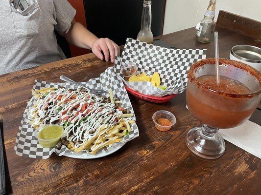 Asada fries, modelo michelada,