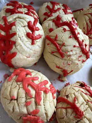 When I told them they did not look like what I wanted they said we don't do these kinds of things. It wasn't ready at time promised