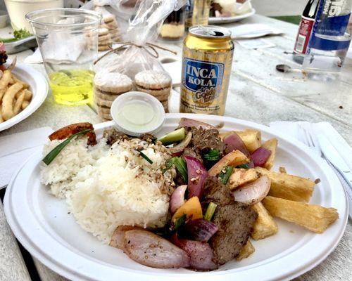 Lomo Saltado, soda and cookies