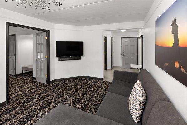 La Quinta Inn & Suites by Wyndham Houston Bush Iah South