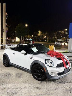 Isn't it pretty!! Mini Cooper S