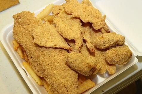 Catfish filet, 3 Shrimp, 3 Oysters Combination.