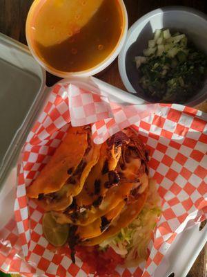Birria Tacos y Consomme