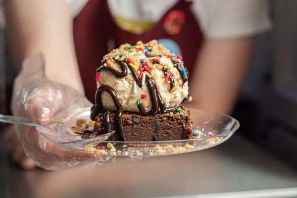 Is there anything better than a brownie sundae? You can make yours with any flavor of our brownies.