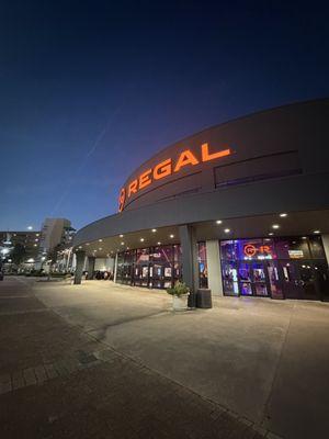 Movie on weekday! Nice.