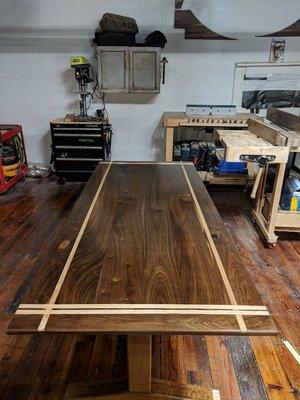 Walnut top with white oak inlay