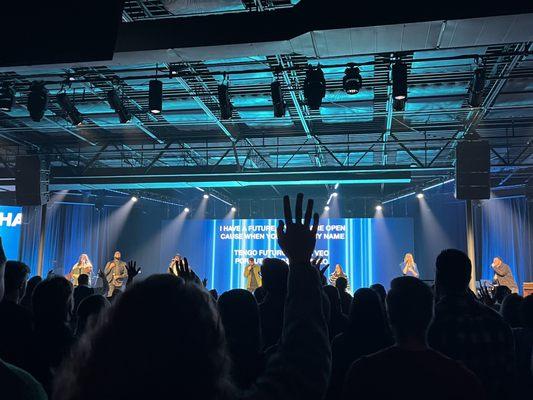 worship is so lively!!