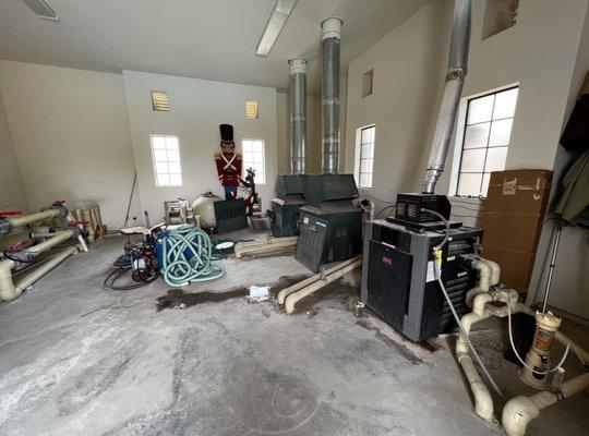 This photo is March 2022 before we had Q1. 2 of the 3 has a gas explosion and the place was an occupational hazard.