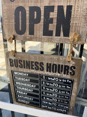 I like a café that stays open until the afternoon or evening, which will make it cool for meetings.