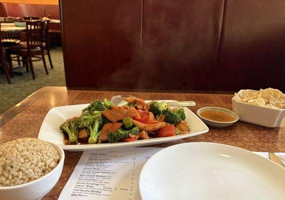 Hunan chicken, brown rice