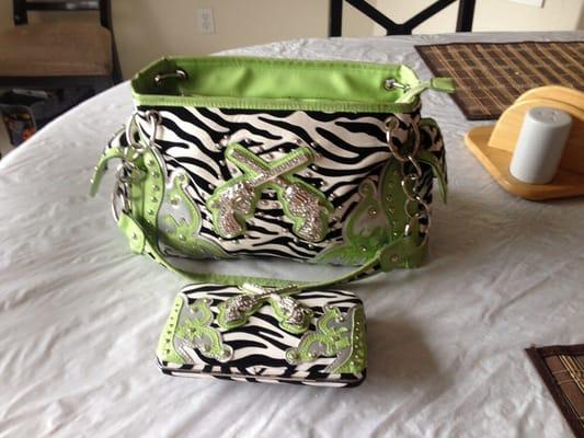 Purse-onality Attracts