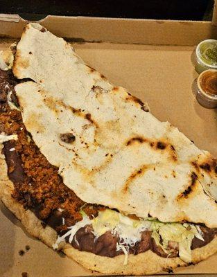 Tlayuda (Mexican "pizza")