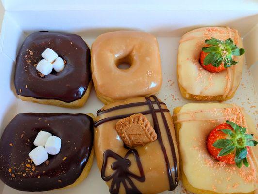 Best donuts, lower in sugar a plus at about 3.5g per donut and 12g protein per donut! The texture is similar to a croissant donut.