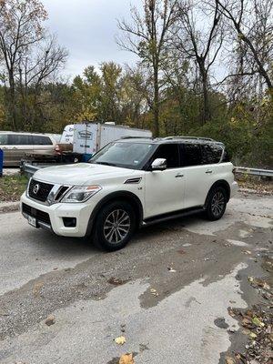 Nissan Armada with color block top in gloss black!
