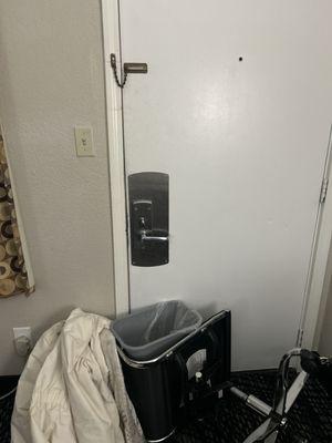 Example of a pathetic door to the outside.