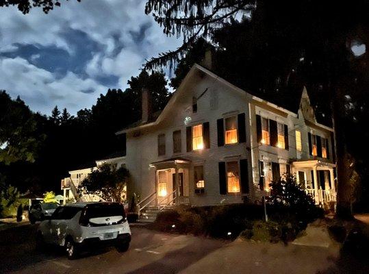 PineCrest Inn Bed & Breakfast