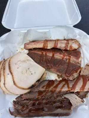 3 meat plate w/brisket, turkey and ribs