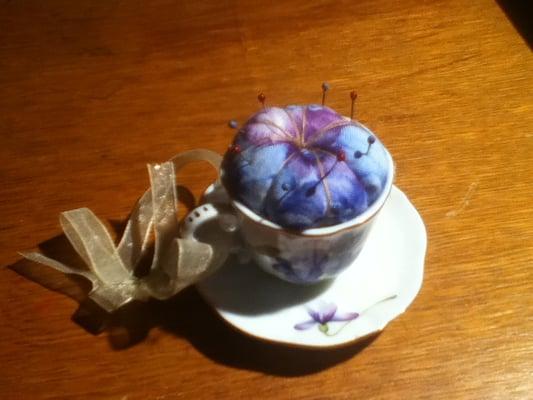 The picture of the pin cushion does not do it justice - it is adorable