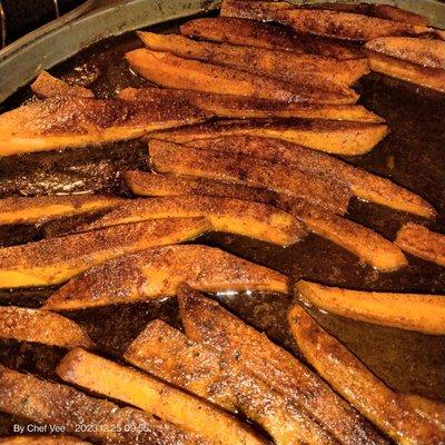 Vee's Cakes Pies & A Whole LOTTA Food