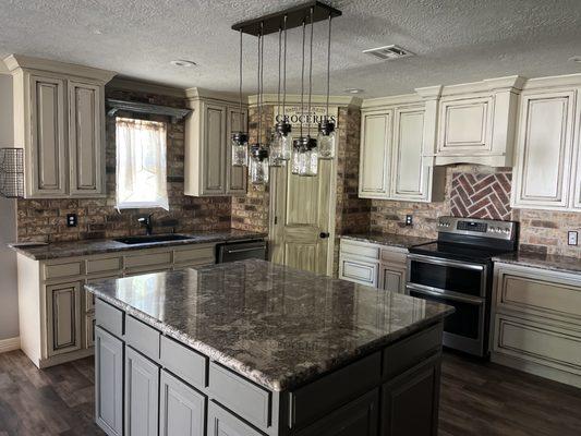 Laura’s Elite Clean Team