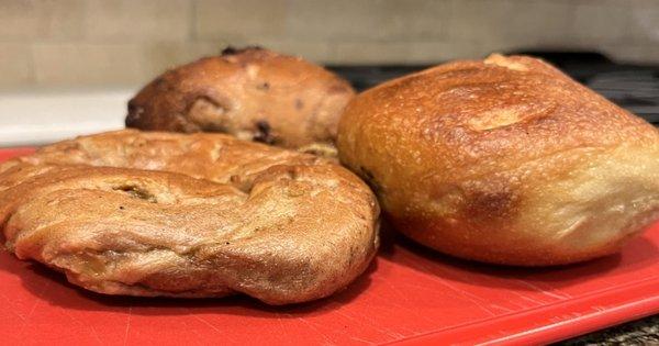 cinnamon raisin, chocolate chip cherry, plain