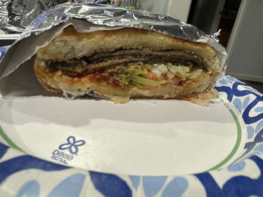 Torta de Milanesa , el tamaño está enorme y con un rico rico sabor chilango.