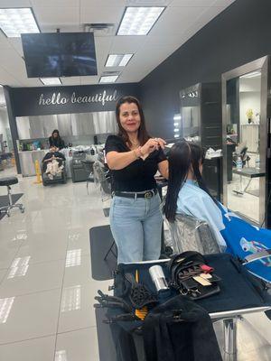 Gloria hairstylist